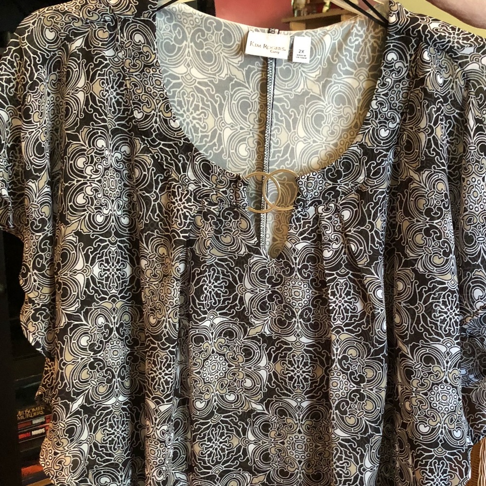 Black/white top with sheer, floaty over layer